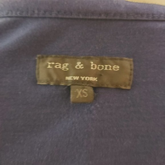 Rag & Bone Navy Blue Crew Neck Pocket Tee With A High Low Raw Hem - Sz XS - Picture 6 of 7